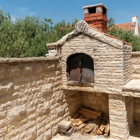 Apartment Lolic Pirovac
