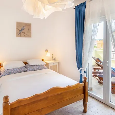 Apartment Lolic Pirovac