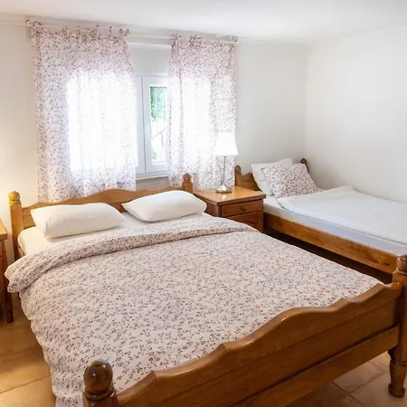 Apartment Lolic Pirovac